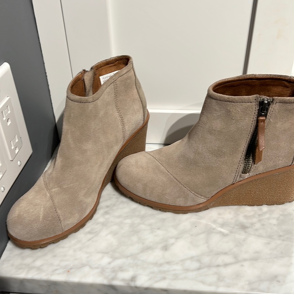 Toms wedge booties